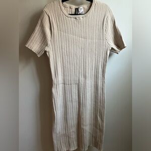 H&M Beige Dress Short Sleeve 53 percent polyester 26 percent pollamida